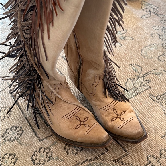 Stylish Fringe Over the Knee Boots - Cream - Picture 5 of 5